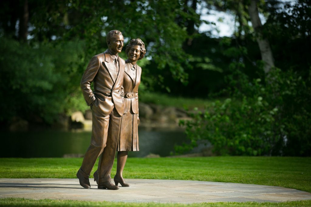 Bronze Statue of Edsel and Eleanor